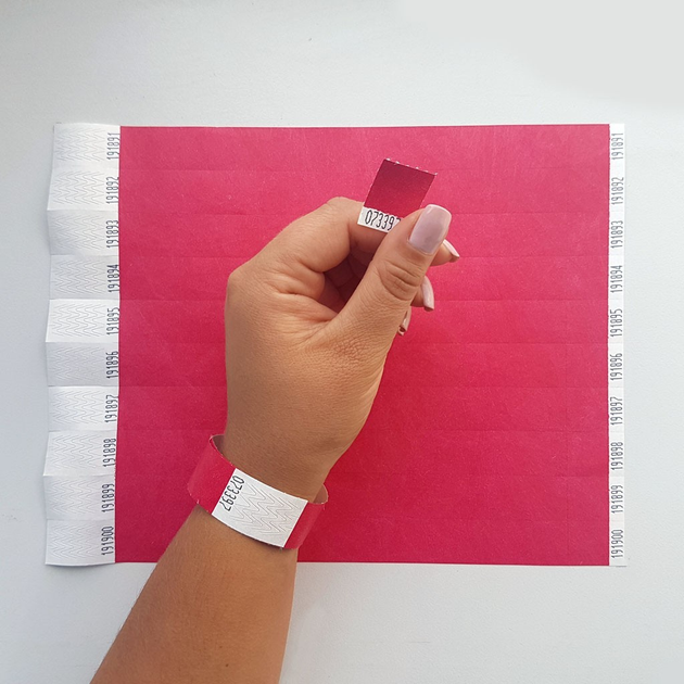 Насколько важно выбирать качественные бумажные контрольные браслеты на руку