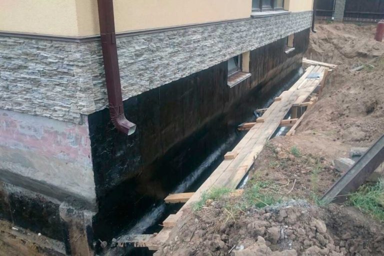 Як правильно обрати гідроізоляцію для фундаменту будинку