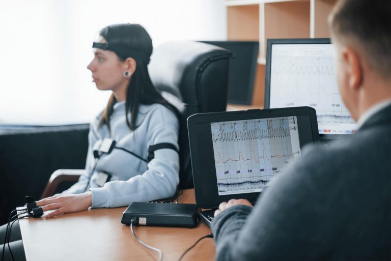 Полиграф — надёжный способ узнать правду